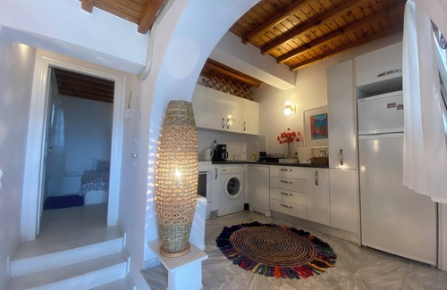 Agios Ioannis Apartamento | Escape to a beautifully decorated private apartment 150 meters from the sea.