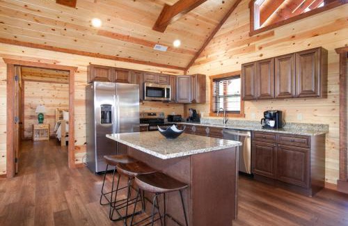 Sevierville Casa | Grace HideawayHUGESleeps20 Pool Hot Tub Games