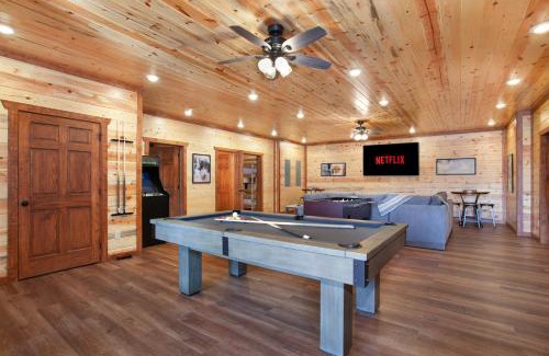 Sevierville Casa | Grace HideawayHUGESleeps20 Pool Hot Tub Games