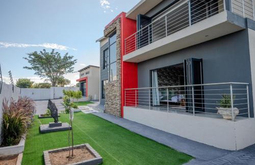 Cork Casa | Grace House, Mkhuhlu, spacious 4-bedroom house