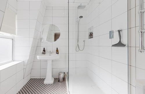 Tring Casa | Grace's Guesthouse 68a