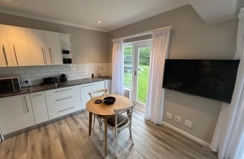 Constantia Apartamento | Grace Suite - charming 1 bed suite with Solar