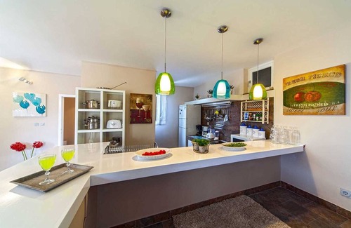 Baska Voda Villa | Elegante villa familiar de 5 dormitorios para 8 personas, con piscina privada, cerca de la playa