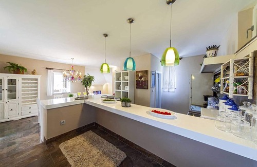 Baska Voda Villa | Elegante villa familiar de 5 dormitorios para 8 personas, con piscina privada, cerca de la playa