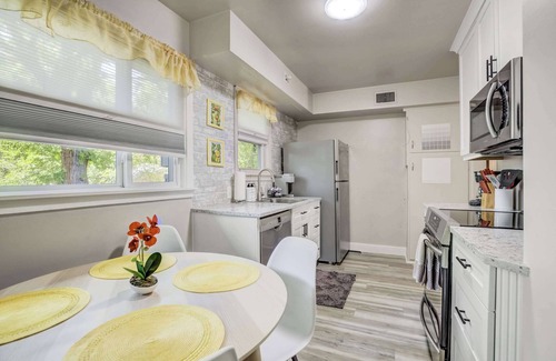 Broadmoor Apartamento | Gracie's Hideaway! Downtown Escape w/ Fire Pit