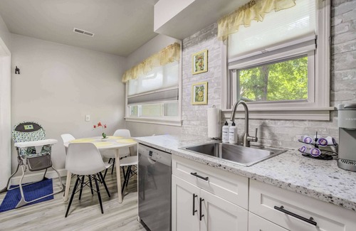 Broadmoor Apartamento | Gracie's Hideaway! Downtown Escape w/ Fire Pit