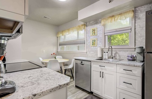 Broadmoor Apartamento | Gracie's Hideaway! Downtown Escape w/ Fire Pit