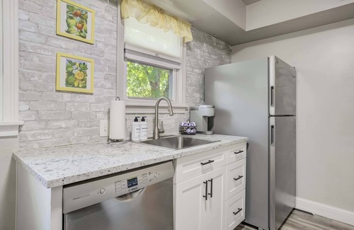 Broadmoor Apartamento | Gracie's Hideaway! Downtown Escape w/ Fire Pit