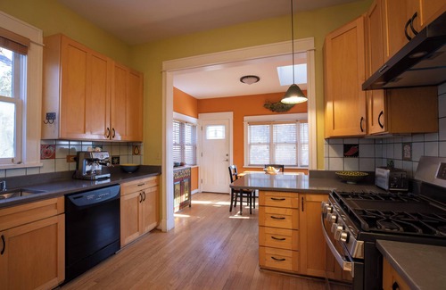 Edgewater Casa | Gracious, spacious vintage home in a terrific neighborhood near the lake