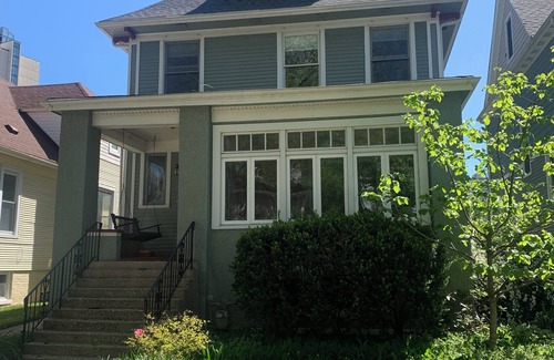 Edgewater Casa | Gracious, spacious vintage home in a terrific neighborhood near the lake