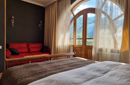 Stepantsminda Cama Y Desayuno | GRAF KAZBEGI