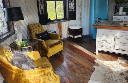 Center Point Cabina | Grain Bin Cabin in the Country