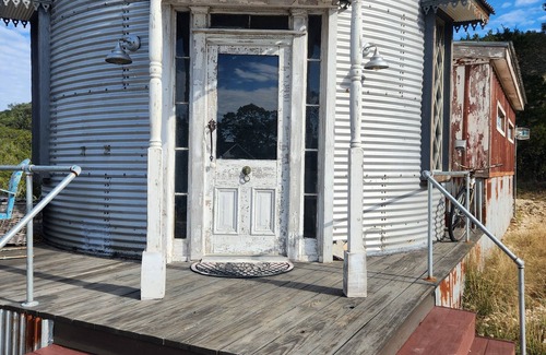 Center Point Cabina | Grain Bin Cabin in the Country