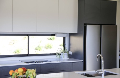 Nelson South Casa | Grampians Views Nelson: 4 Bedrooms, 3 Baths, Sun & City Proximity!