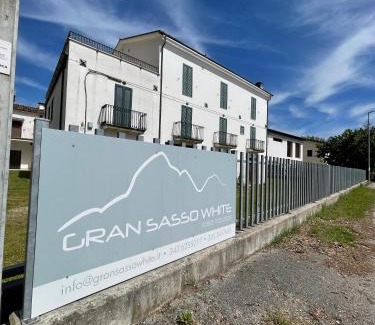 Colledara Casa | Gran sasso white house