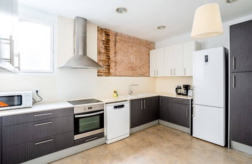 Esquerra de l'Eixample Apartamento | Gran Vía Historic Catalan 4BD for Families