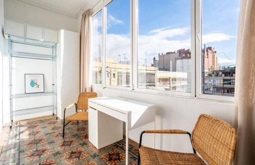 Esquerra de l'Eixample Apartamento | Gran Vía Historic Catalan 4BD for Families