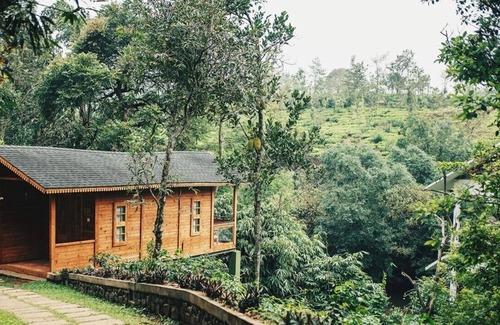 Kuttikkanam Chalet De Esquí | Granary Experience - Wooden Chalet in a plantation