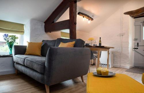 Bryn-crug Casa | Granary Retreat for 2 inc shared Dog Field