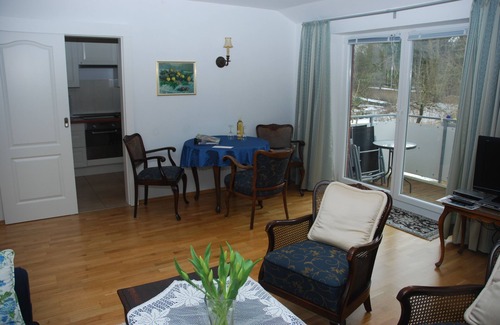 Gaarden-Sud - Kronsburg Apartamento | Amplio apartamento de 2 habitaciones (70 m2) con balcón en el centro y en el verde DTV de 4 estrellas