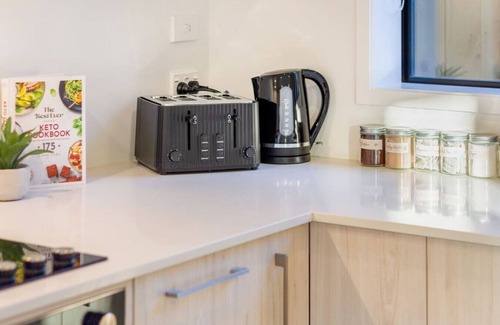 Phillipstown Casa | Grand 6BR Escape Steps from Christchurch’s Best