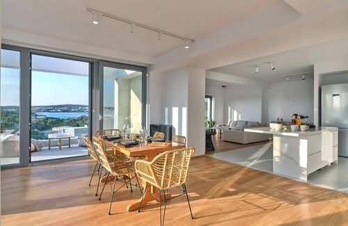 Paros Villa | Grand Ambassador Villa - A modern villa just above famous Santa Maria beach