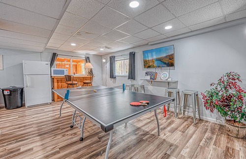Briar Crest Woods Chalet De Esquí | "Grand Antilia" 6BR Hot Tub,GameRoom, Minigolf & BonusRoom