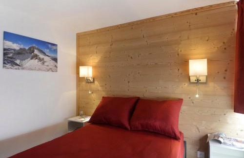 Macot-la-Plagne Apartamento | Grand appartement rénové - 11 pers - Centre station - Balcon - FR-1-181-2379