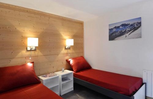 Macot-la-Plagne Apartamento | Grand appartement rénové - 11 pers - Centre station - Balcon - FR-1-181-2379