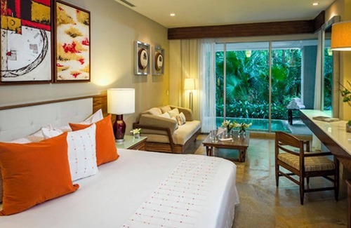 Playa Diamante Complejo | Grand Bliss suite de lujo de 5 estrellas y 2 dormitorios con un gran balcón con piscina