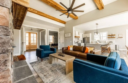 Kingston Springs Cabina | The Retreat is Nashville's Luxurious Cabin Nestled in the Most Serene, Gorgeous Mountains!