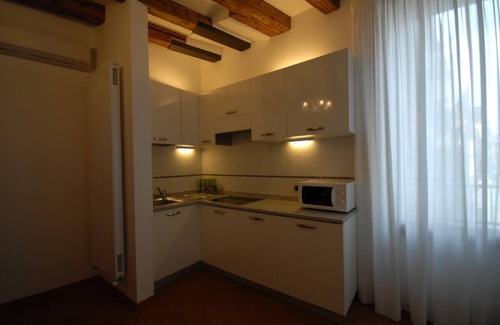 San Polo Apartamento | El apartamento en Gran Canal se encuentra a pocos pasos del puente Rialto