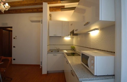 San Polo Apartamento | El apartamento en Gran Canal se encuentra a pocos pasos del puente Rialto