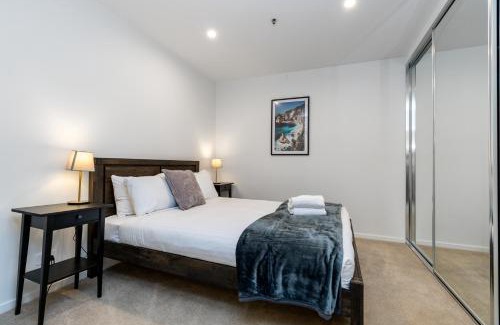 Phillip Apartamento | Grand Central Towers Apt Resort-Style Amenities