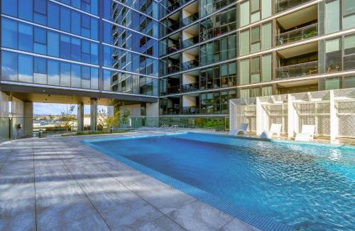 Phillip Apartamento | Grand Central Towers Apt Resort-Style Amenities