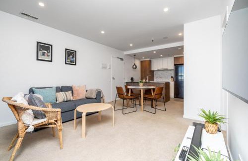 Phillip Apartamento | Grand Central Towers Apt Resort-Style Amenities