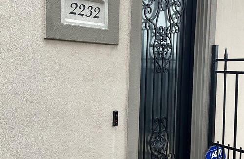 MacGregor Casa | "Grand Chateau By Lujan 2" - A Luxury Home near the Medical Center