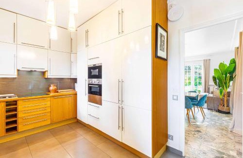Meudon Apartamento | Grand & Classy Apartment with Private Garden, Villa des Ammonites
