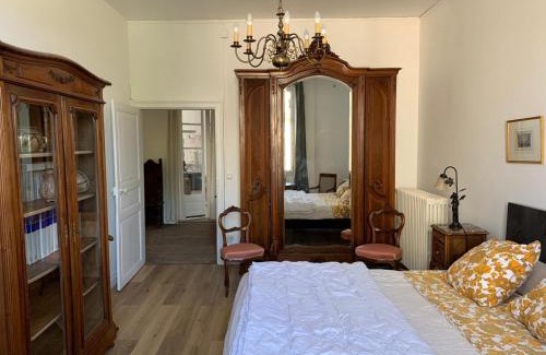 Neuilly Casa | Grand corps de ferme à la rue Messire Etienne 89113 Neuilly Valravillon