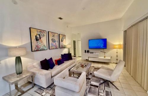 Davenport Casa | Grand Family Deluxe 4BR House near Disney Parks