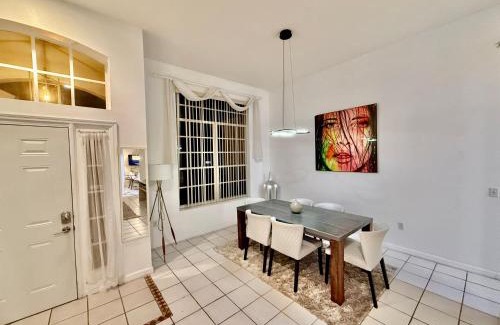 Davenport Casa | Grand Family Deluxe 4BR House near Disney Parks