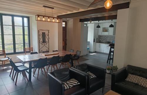 Miglos Casa | Grand gîte au coeur d'un charmant village