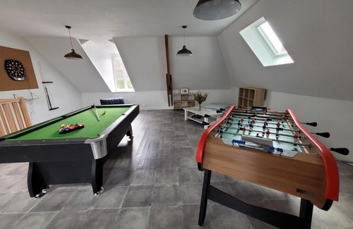 Villedieu-les-Poeles Casa | Grand gîte citadin avec SPA, billard, babyfoot