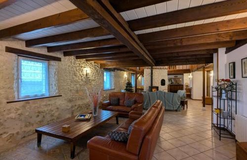 Angeduc Casa | Grand Gîte Familial avec Piscine Chauffée, Wi-Fi et Animaux Bienvenus - FR-1-653-272