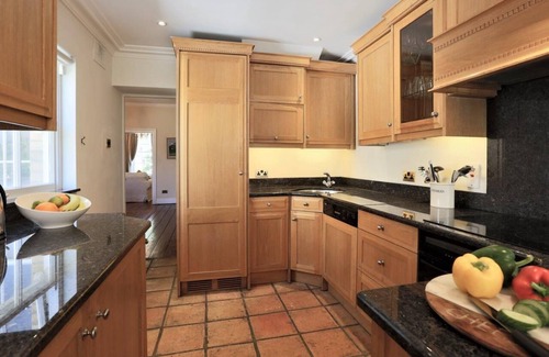 Grand Canal Dock Casa | Grand Georgian Residence, with period charm!3 Bed