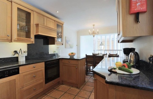 Grand Canal Dock Casa | Grand Georgian Residence, with period charm!3 Bed