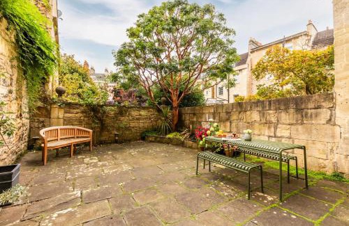 Bath Casa | Grand Georgian Townhouse with Garden