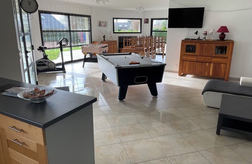 Locmaria-Grand-Champ Villa | GRAND GÎTE FAMILIALE sleeps 15 PMR 10 min from VANNES
