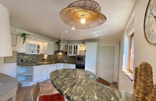 Huisnes-sur-Mer Casa | Grand Gîte sleeps 14 with view of Mont Saint Michel