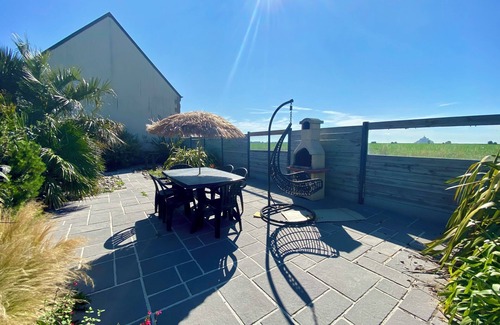 Huisnes-sur-Mer Casa | Grand Gîte sleeps 14 with view of Mont Saint Michel